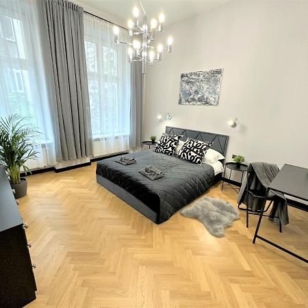 Luxury 100M2 Loft Design-Apartment At Wawel + Netflix คราคูฟ ภายนอก รูปภาพ