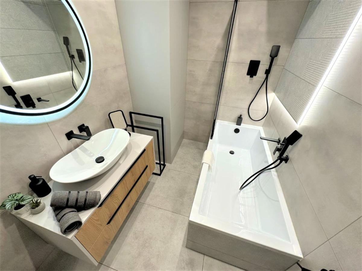 Luxury 100M2 Loft Design-Apartment At Wawel + Netflix คราคูฟ ภายนอก รูปภาพ